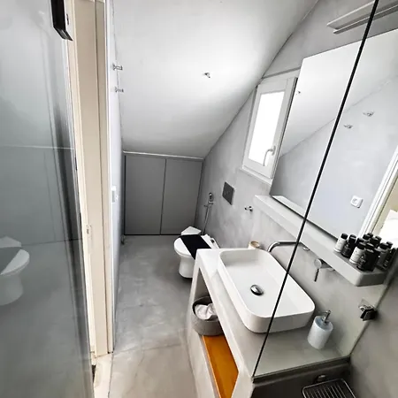 מלון דירות Dafni's Philoxenia 4*