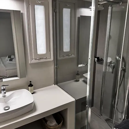 Dafni's Philoxenia מלון דירות נאוסה