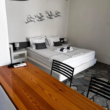 Dafni's Philoxenia מלון דירות נאוסה