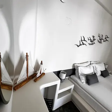 מלון דירות Dafni's Philoxenia 4*