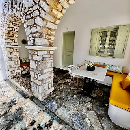 Dafni's Philoxenia Aparthotel 4*