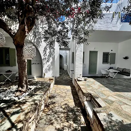 Dafni's Philoxenia * Naousa (Paros)