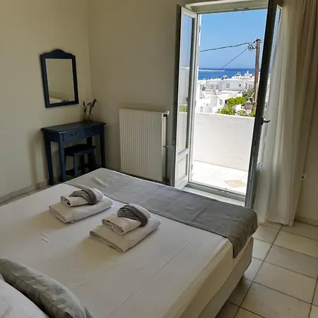 Dafni's Philoxenia * Naousa (Paros)
